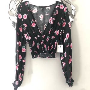 NWT🌸F21 Black & Floral Peasant Crop Top